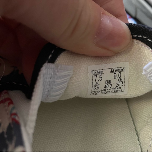 VANS Skaterboard Shoes Women’s sz 9 Slip-on Flowers +VANS graffiti-on-gray NEW - Picture 8 of 12